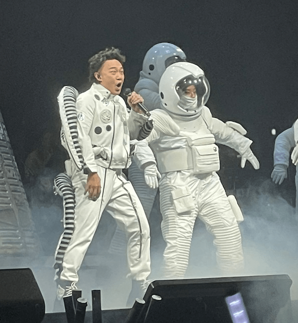 陈奕迅红馆开唱，徐濠萦大病初愈获18岁女儿陪同，舒淇冯德伦现身