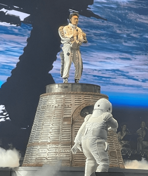 陈奕迅红馆开唱，徐濠萦大病初愈获18岁女儿陪同，舒淇冯德伦现身