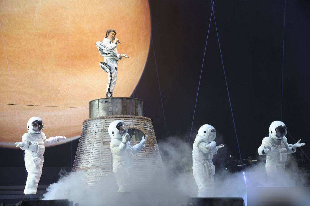 陈奕迅红馆开唱，徐濠萦大病初愈获18岁女儿陪同，舒淇冯德伦现身