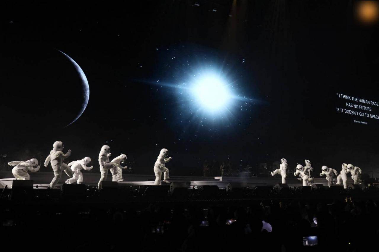 陈奕迅红馆开唱，徐濠萦大病初愈获18岁女儿陪同，舒淇冯德伦现身