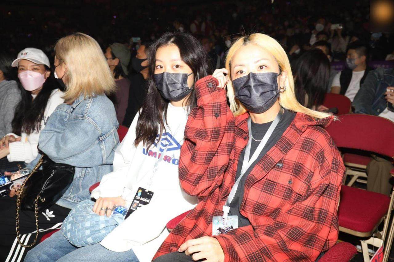 陈奕迅红馆开唱，徐濠萦大病初愈获18岁女儿陪同，舒淇冯德伦现身