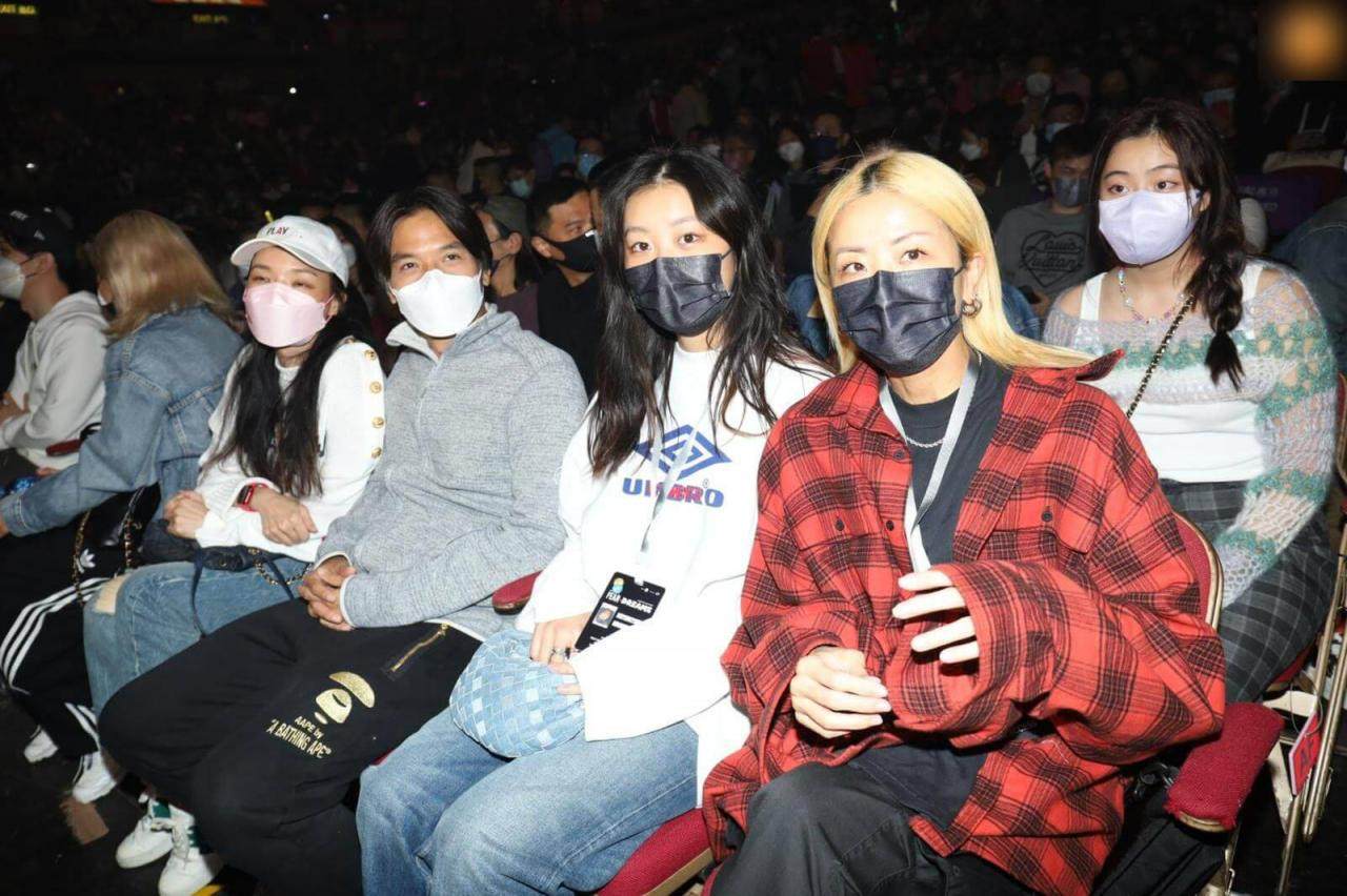 陈奕迅红馆开唱，徐濠萦大病初愈获18岁女儿陪同，舒淇冯德伦现身