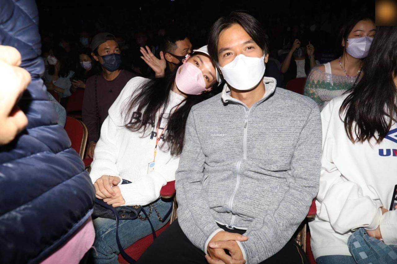 陈奕迅红馆开唱，徐濠萦大病初愈获18岁女儿陪同，舒淇冯德伦现身