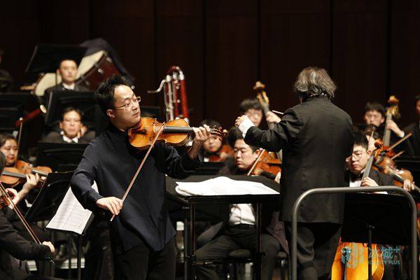 “冰雪之冠上的明珠”大型交响音乐会奏响冰城