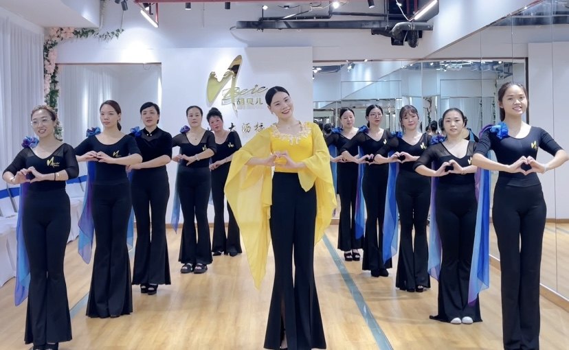 佛山胡贝儿国际形体礼仪女子演出