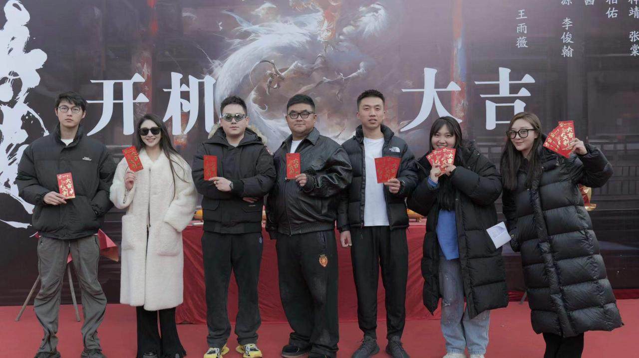 热钱涌入短剧市场，爆款短剧演员一天最高薪酬3万元，后来者还有机会吗？