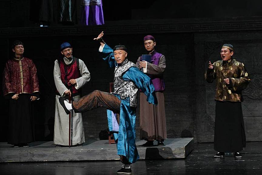 国家话剧院话剧《大宅门》首登蓉城舞台 演出现场座无虚席