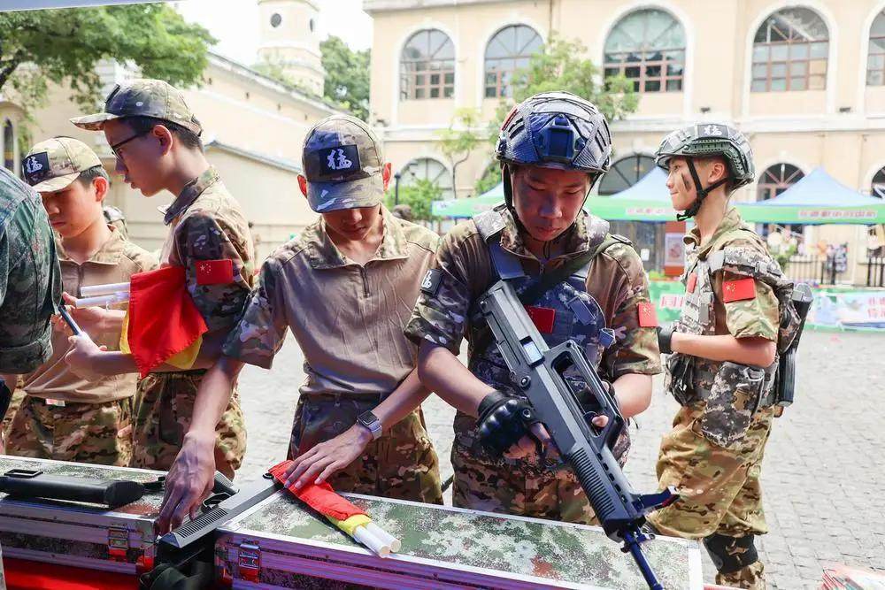 舞台展演+游园互动，广州荔湾这场国防教育活动生动有趣